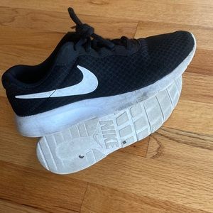 Kid’s Nike size 5.5